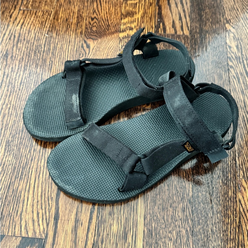Classic Black Tevas size 7